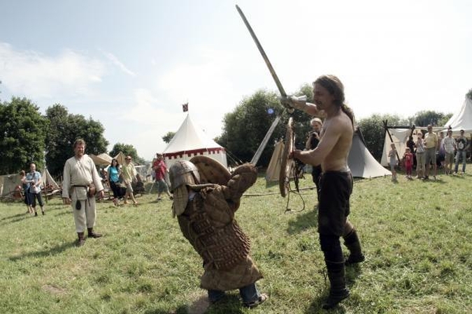 Kernavėje šurmuliuoja Gyvosios archeologijos dienos