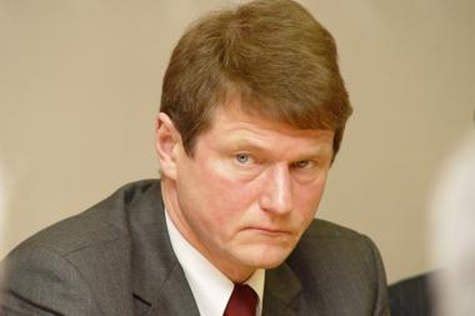 Iš R.Pakso norima atimti prezidento vardą