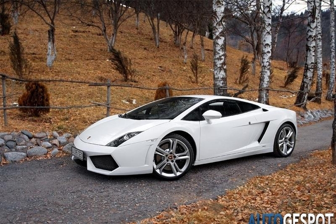 Su „Lamborghini Gallardo LP560-4“ - po Kazachstaną
