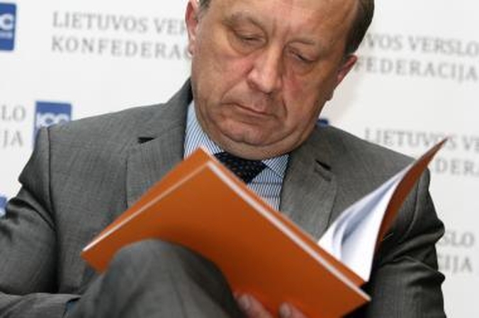 Premjeras dėl laiko keitimo siūlo ieškoti bendro trijų Baltijos šalių sprendimo