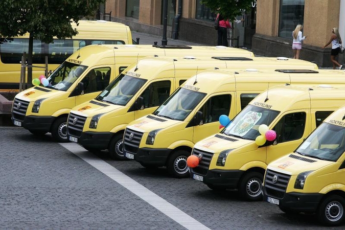 Savivaldybėms perduoti 33 nauji mokykliniai autobusiukai