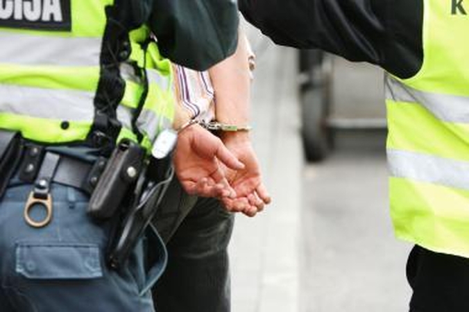 Turto prievartautojai įkliuvo su įkalčiais