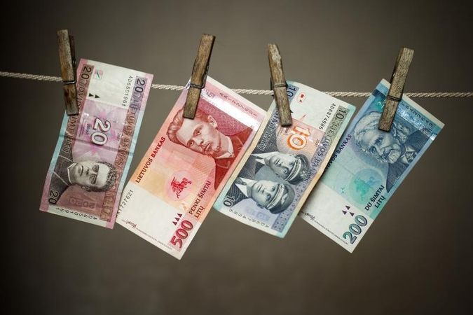 FNTT atskleidė milijonus išgryninusią sukčių grupuotę (foto)