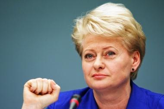 Prezidentė ragina kelti teismų autoritetą ir taupyti
