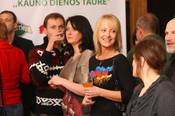 Teniso turnyro pirmoji diena palydėta nuotaikingame vakarėlyje