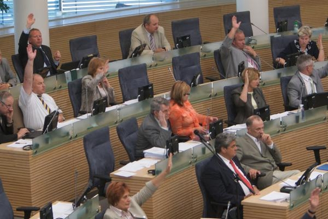 Parlamentarai žada veikti solidariai