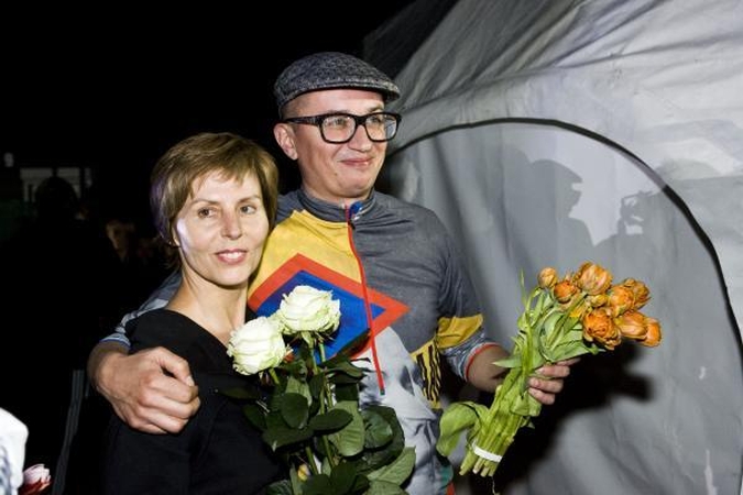 A.Pogrebnojus ir V.Simanavičiūtė kolekciją pristatė teniso aikštyne