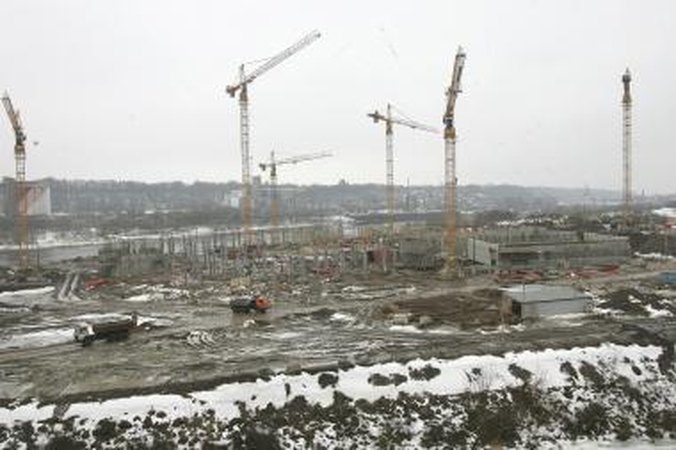 Arena statoma pagal grafiką, valdžia žada pinigų