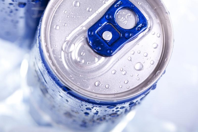Svarstoma drausti nepilnamečiams parduoti energinius gėrimus