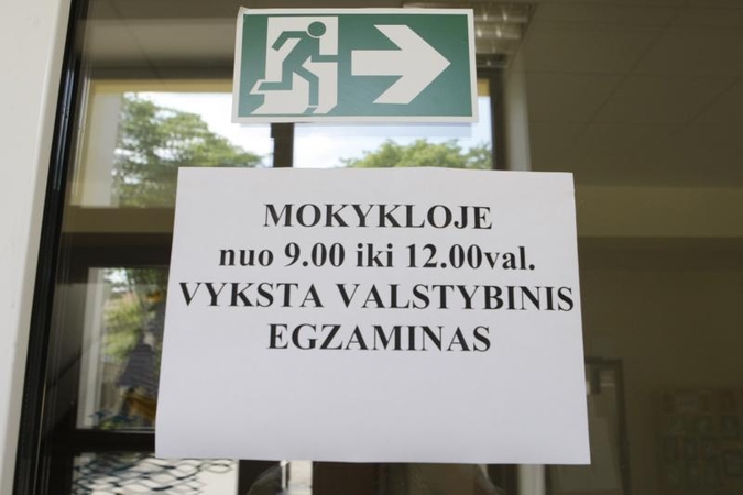 Pagrindinė brandos egzaminų sesija baigsis chemijos egzaminu