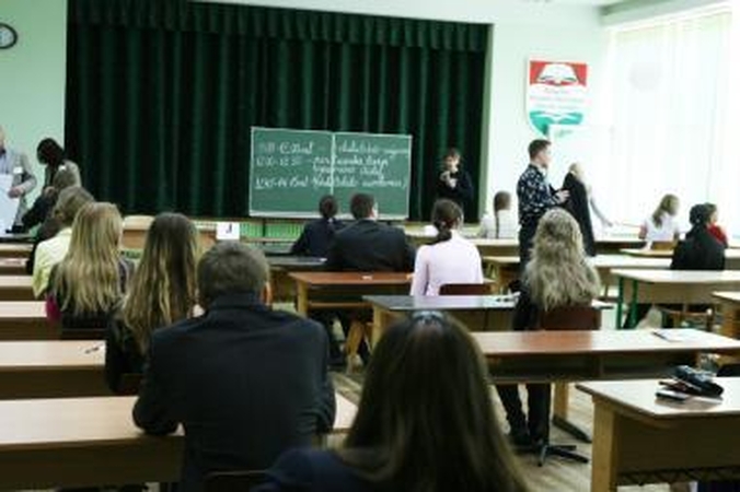 Iš abitūros egzaminų pašalinti du galbūt sukčiavę abiturientai 