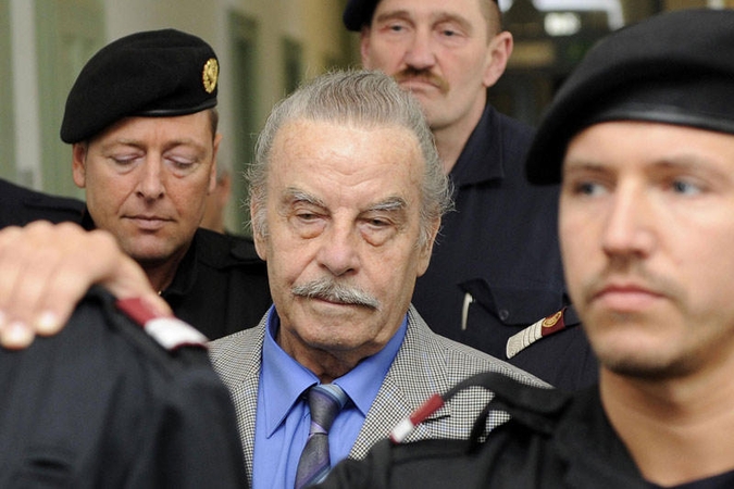 Austrijos "monstro" J.Fritzlio namo rūsys bus užlietas betonu