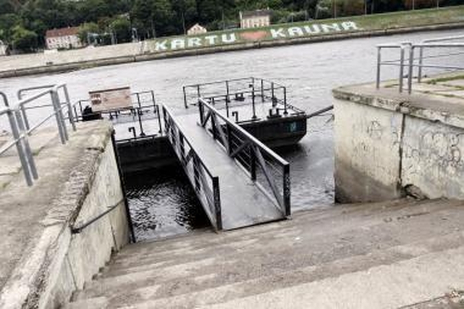 Gyva eilė prie laivo į Kulautuvą priminė sovietmetį