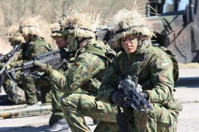 Lietuvos kariai pradeda budėjimą NATO pajėgose ir ES kovinėje grupėje