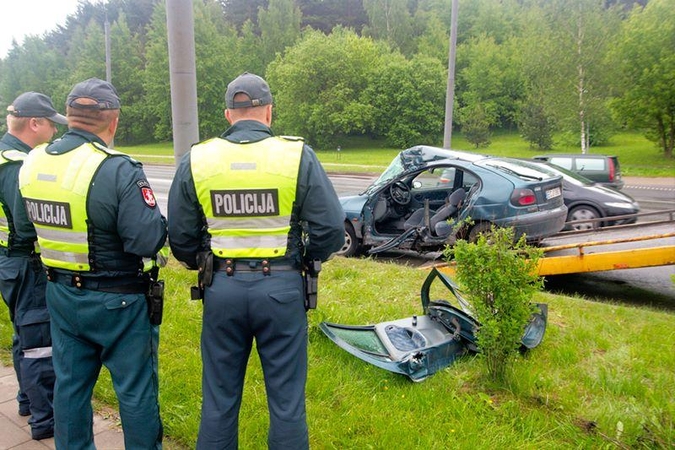 Prispaustą pradedantį vairuotoją ištraukė gelbėtojai