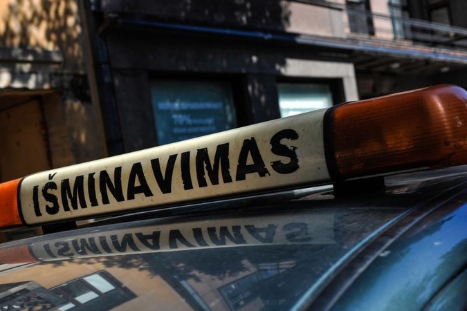 Prie Trakų rajono savivaldybės – karo laikų patrankos sviedinys