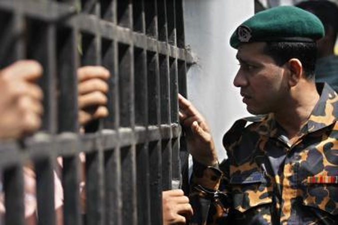 Maištavusiems Bangladešo pasieniečiams gresia mirties bausmė