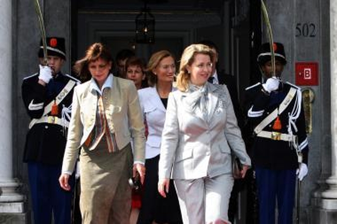 Medvedeva aplankė Lenkijos ambasadą lėktuvo katastrofos netoli Smolensko metinių dieną