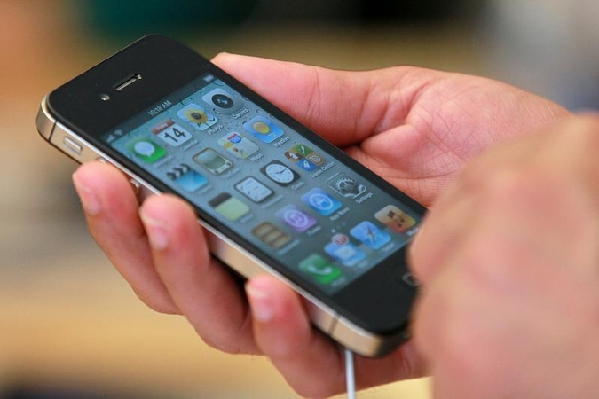„iPhone 4S“ baterijos apvylė dalį pirkėjų