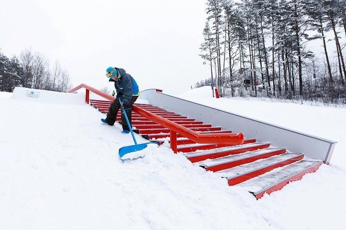 G. Šapranauskas ir M. Ponomariovas statys sniego parką?