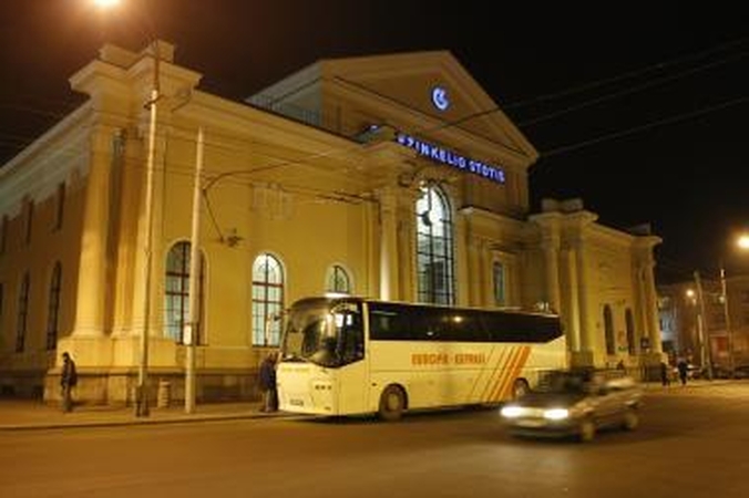 Geležinkelio stotyje siaučia plėšikai