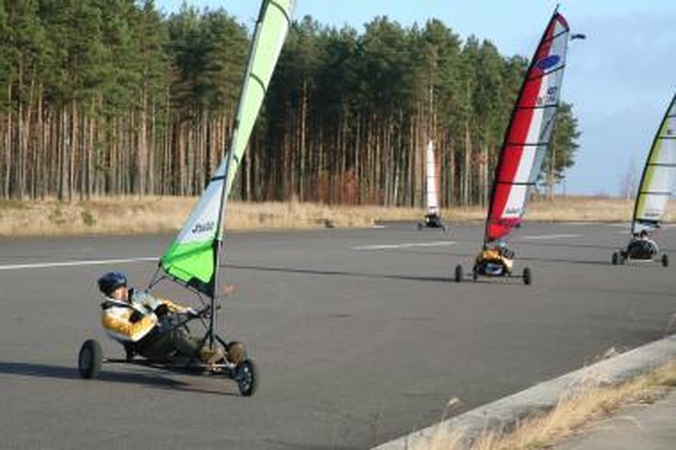 Vėjaračių čempionate buriuotojus lydėjo saulė ir vėjas