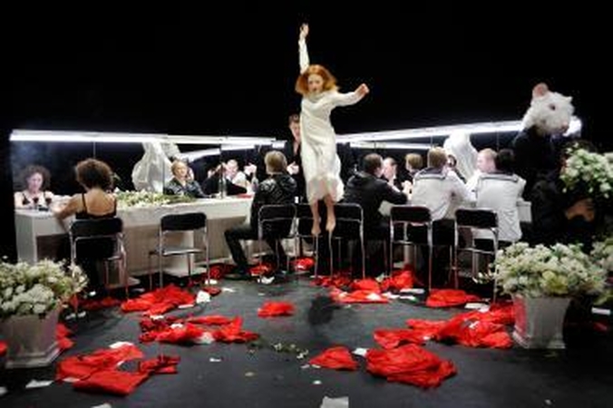 Ūkio banko teatro arenos balandis – pavasariškai aktyvus