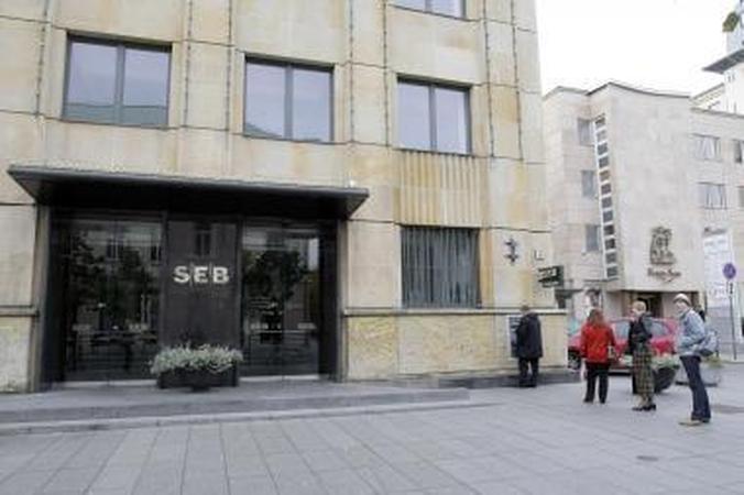 SEB bankas sumažino indėlių litais ir doleriais palūkanas 
