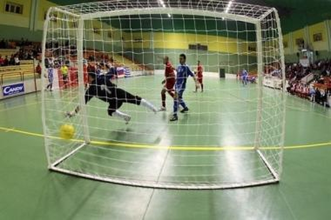 Salės futbolo čempionate kovos 8 ekipos