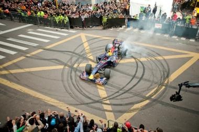 Davidas Coulthardas ir „Red Bull Racing“ bolidas - Vilniuje