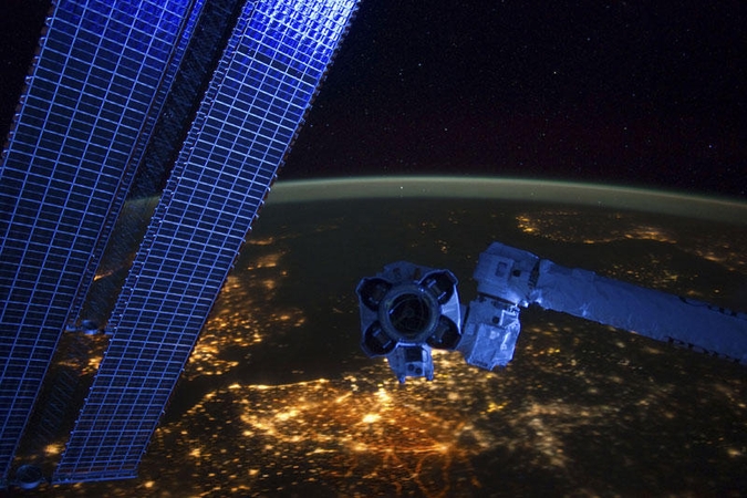 Rusijos kosmonautai užbaigė išėjimą į atvirą kosmosą