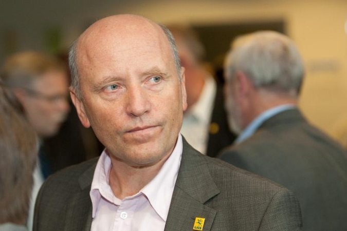 Neblaivaus patarėjo atleidimas kiša koją vidaus reikalų ministrui