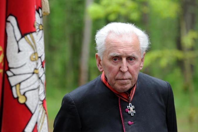 Už monsinjoro A. Svarinsko gydymą sumokėjo geradariai iš JAV 