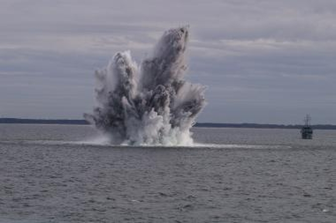 Laivas „Kuršis“ Baltijos jūroje sunaikino bombą