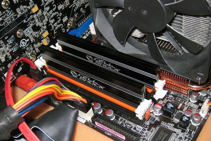 DDR3 darbinė atmintis pinga neįtikėtinais greičiais