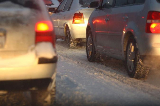 Naktį eismo sąlygas sunkins plikledis, lijundra ir rūkas