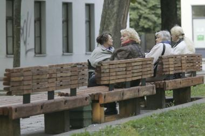 Ministras: pavėlinus pensinį amžių, būtų galima didinti pensijas
