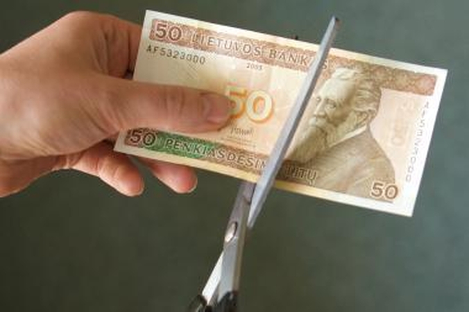 Apklausa: mažiausiai taupo valdžios institucijos