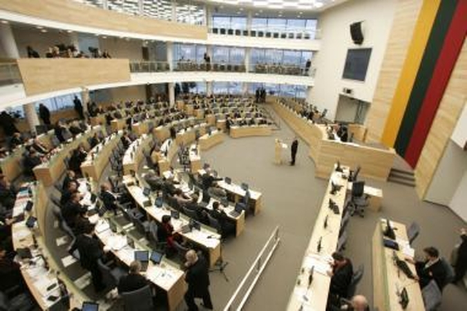 Parlamentarams siūloma neimti algų 