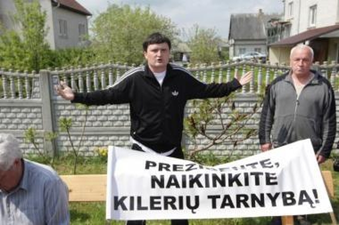 Dėl D.Kedžio dukros perdavimo antstolis paprašė vaiko teisių gynėjų pagalbos