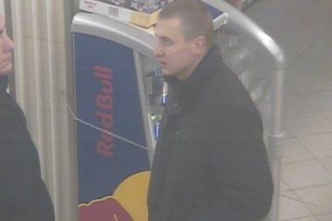 Ieškomi jaunuoliai, bandę atsiskaityti svetima mokėjimo kortele