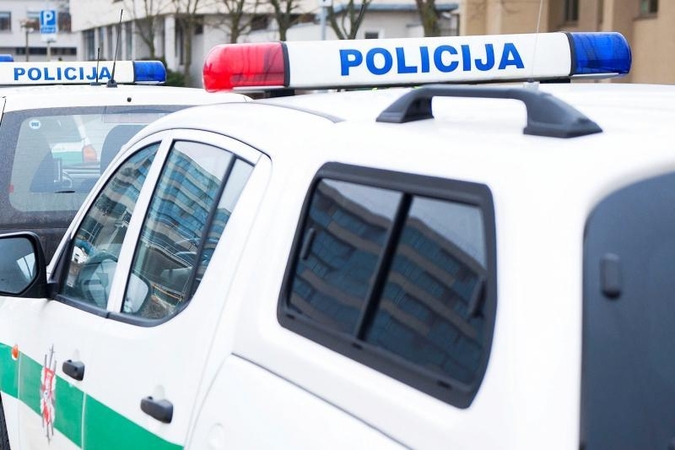 Automobilių pirkimo aferoje – trys įtariami pareigūnai (papildyta)