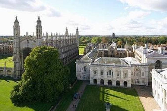 Kembridžas aplenkė Oksfordą Britanijos universitetų reitinge