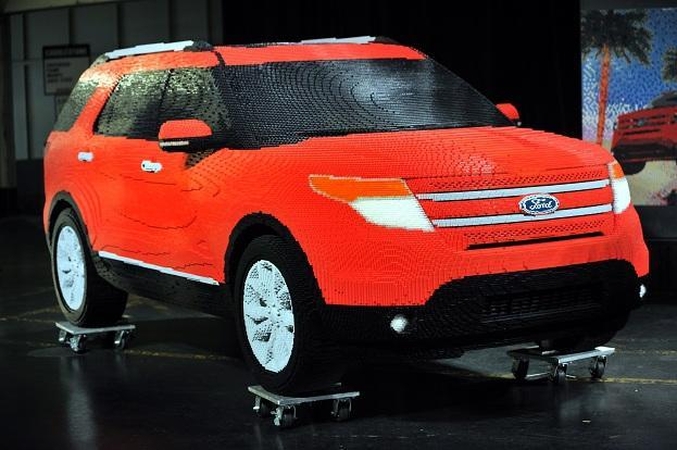 Iš „Lego“ kaladėlių sukurtas natūralaus dydžio „Ford Explorer“ (foto)