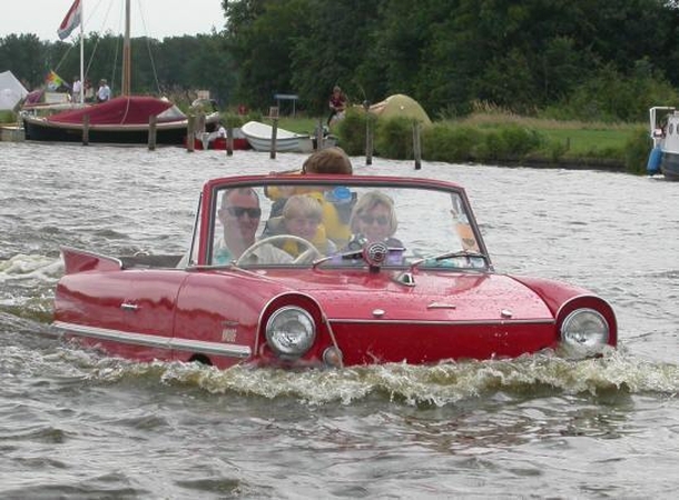 Ohajuje įvyko automobilių-amfibijų suvažiavimas