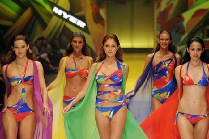 Maudymosi kostiumėliai: frako modelio ar bikinis?