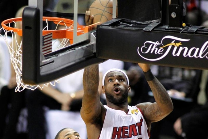 NBA lokautas: LeBronas Jamesas restorano reklamoje