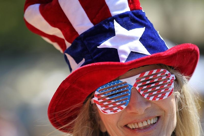 Kodėl amerikiečiai ir britai kalba skirtingais akcentais?