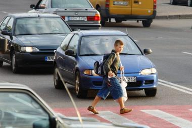 Kaune partrenkta pėsčioji, sužalota vairuotoja ir dviratininkas