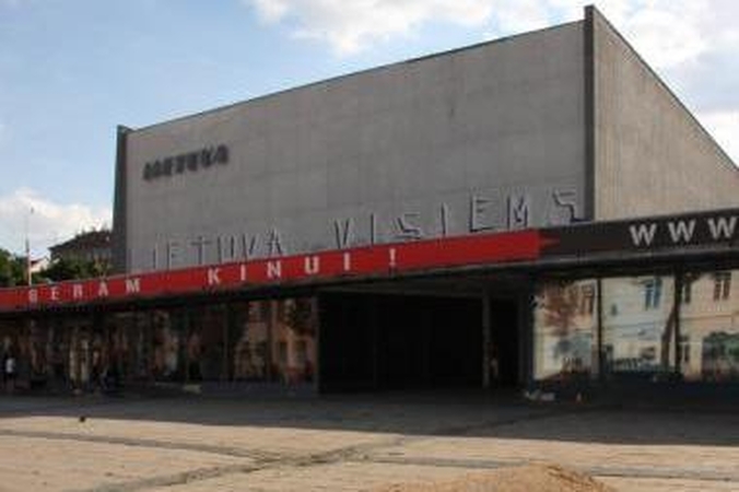 „Lietuvos" kino teatro byla toliau keliauja po teismus